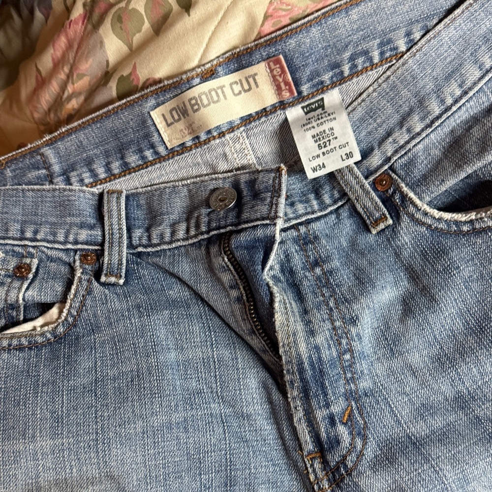 Levi's Classic Blue Jeans - Picture 4 of 7
